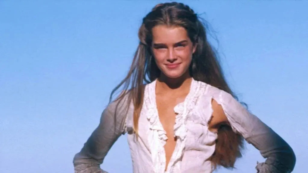 Төсекте жатқан орыс әйелдерінің порносы Латина көліктің кискасына кірді