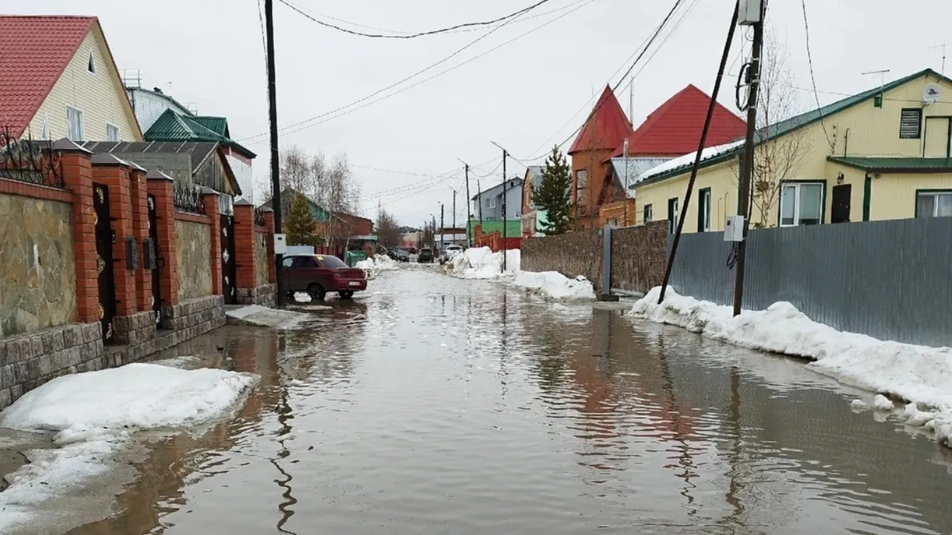 В Тарко-Сале затопило несколько улиц | Ямал-Медиа