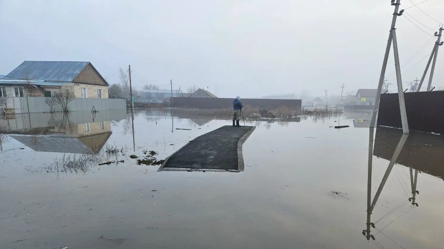 Уровень воды в реке Урал вырос до 1120 см, ночью в Оренбурге подтопило 361  дом | Ямал-Медиа