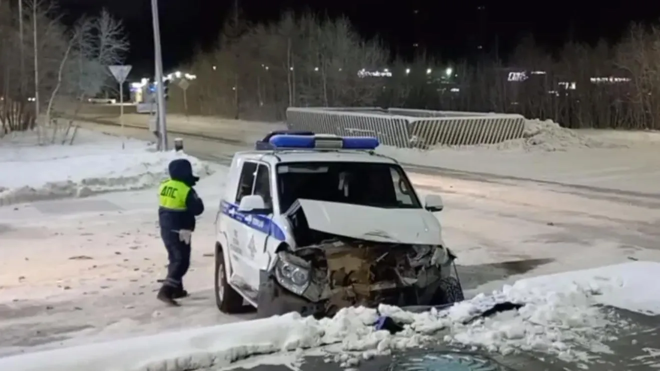 В Надыме Hyundai столкнулся с полицейским УАЗом, пострадали четверо |  Ямал-Медиа