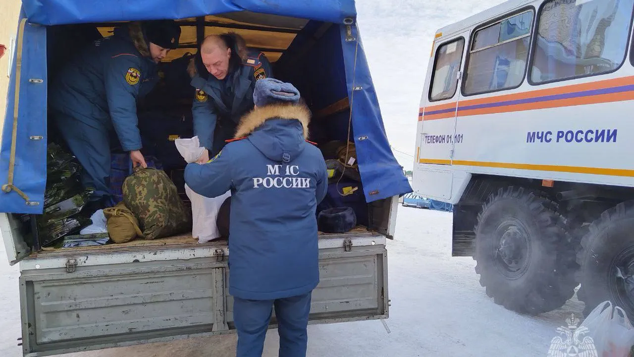 Ямальские спасатели отправились в Тюменскую область | Ямал-Медиа