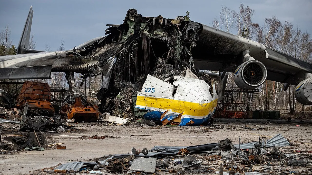 Киев решил построить новый грузовой самолет Ан-225 «Мрия» из обломков  старого | Ямал-Медиа