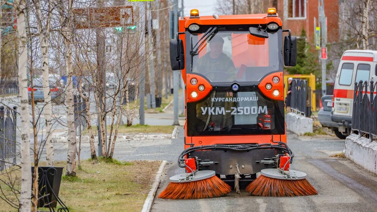 Для уборки и ремонта: Новый Уренгой закупит 10 коммунальных машин |  Ямал-Медиа