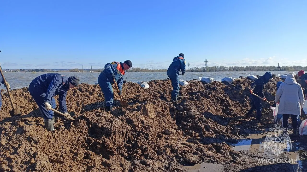 В Усть-Ишимском районе Омской области объявили эвакуацию после прорыва  дамбы | Ямал-Медиа