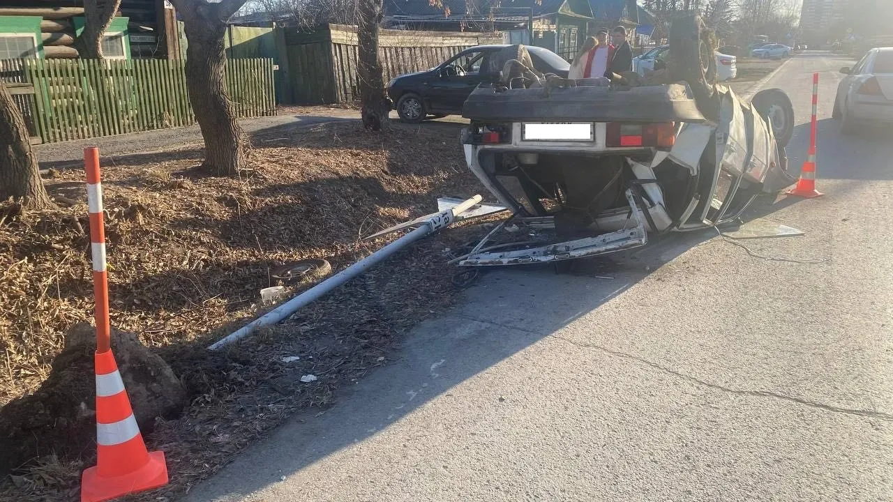 В Тюмени автомобиль с пьяным подростком за рулем перевернулся на крышу.  Пострадали два человека | Ямал-Медиа