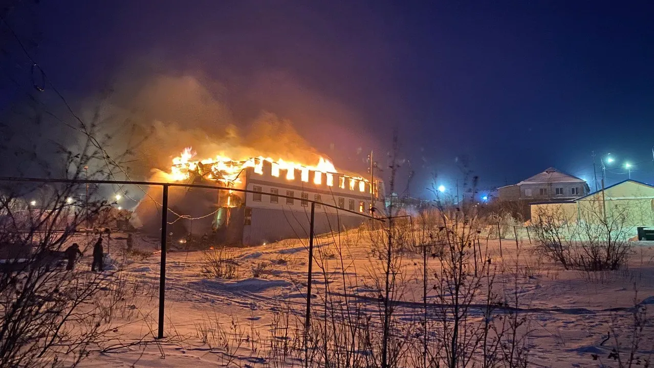 Крупный пожар в офисе UTair ликвидировали в Тазовском | Ямал-Медиа