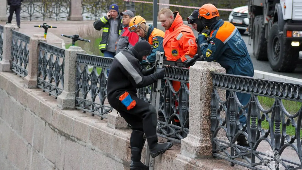 Пассажир утонувшего в Петербурге автобуса рассказал, как пытался выбраться  наружу | Ямал-Медиа