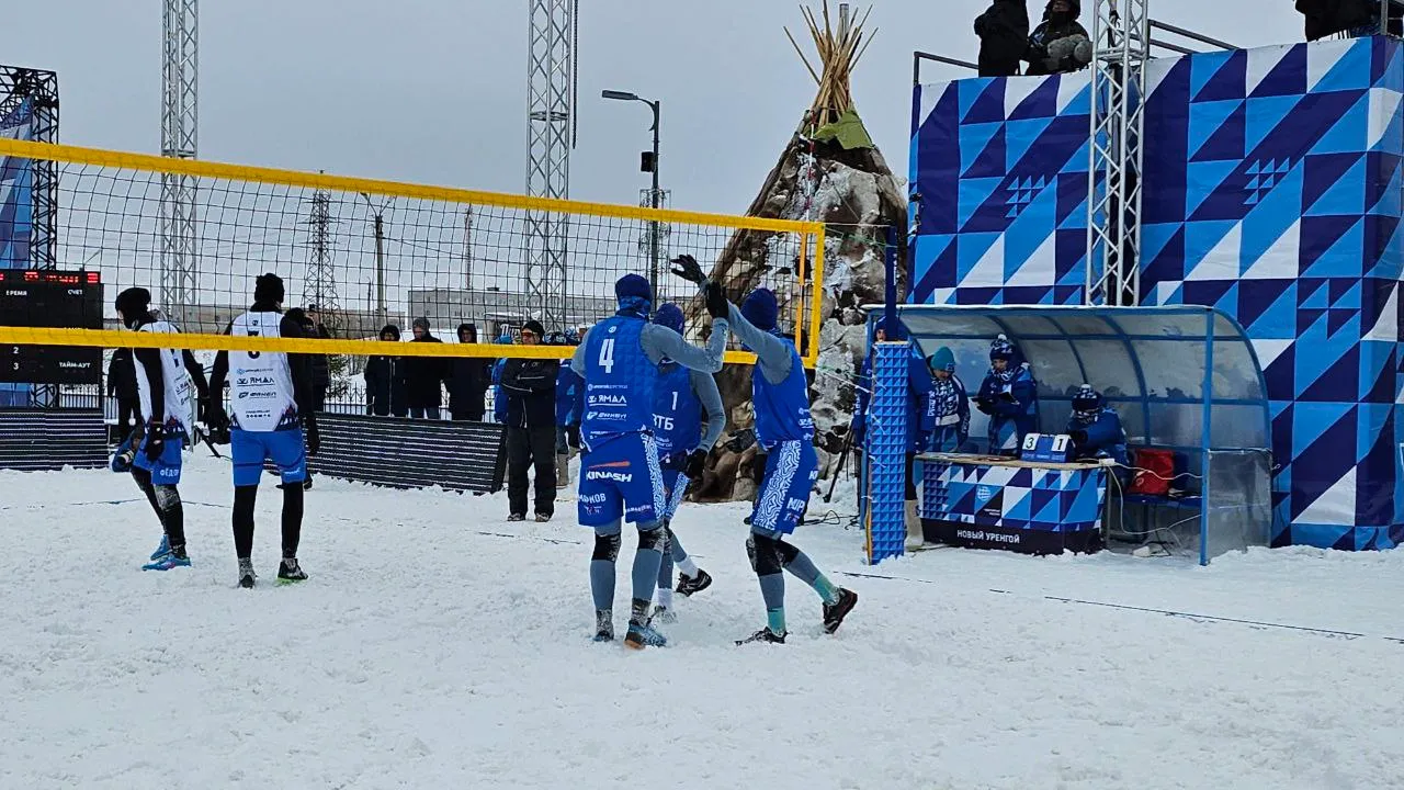 Факел-1» обыграл «Спортбич» в финале чемпионата по волейболу на снегу |  Ямал-Медиа