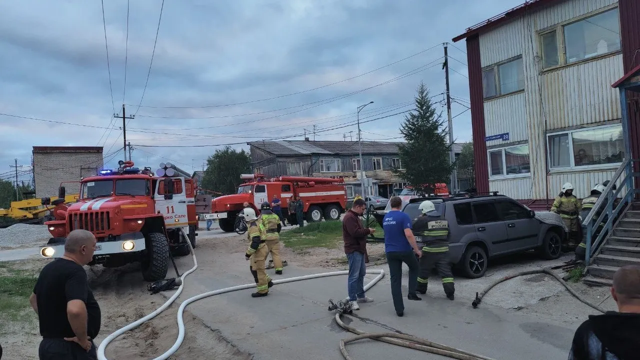 Обошлось»: в Тарко-Сале 11 пожарных тушили жилой дом | Ямал-Медиа