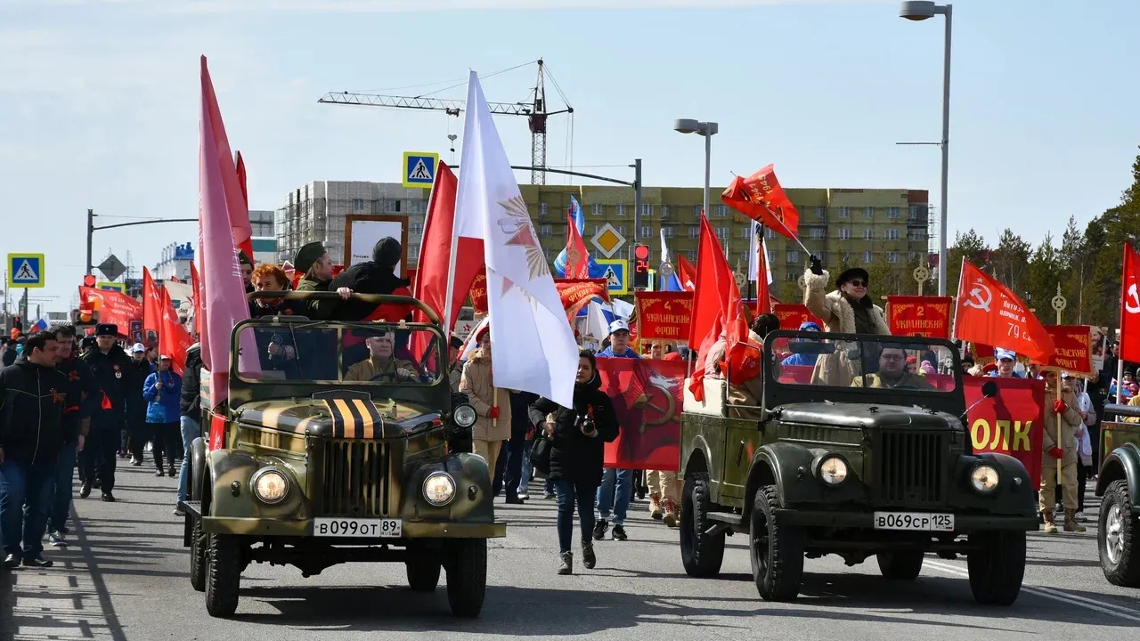 В Губкинском в День Победы прошли «Бессмертный полк», автопробег и народные  гуляния | Ямал-Медиа