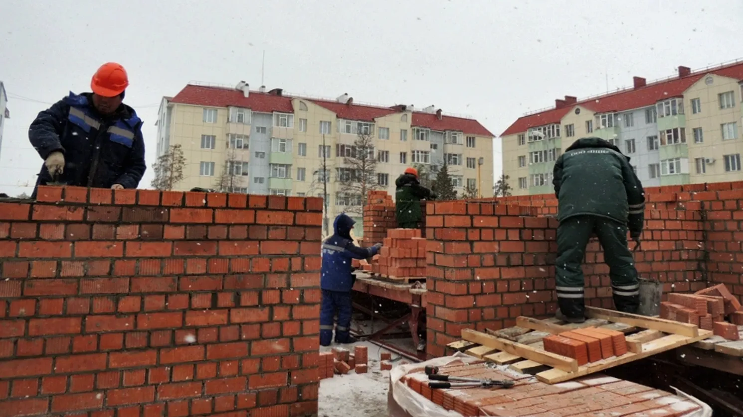 В Новом Уренгое наполовину собрали каркас многоэтажки для переселенцев |  Ямал-Медиа