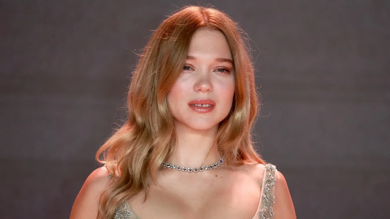 Жоғары сапада аққұбаны алып жатқан жігіт туралы порно қараңыз.