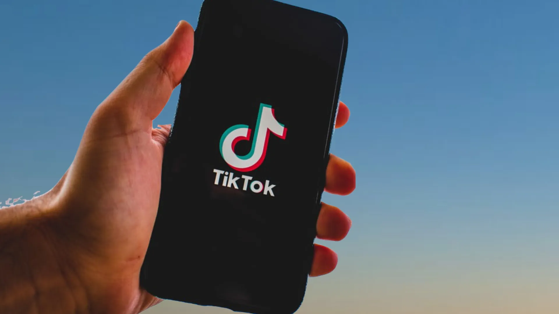 TikTok запретил российским пользователям публиковать видео и вести  трансляции | Ямал-Медиа