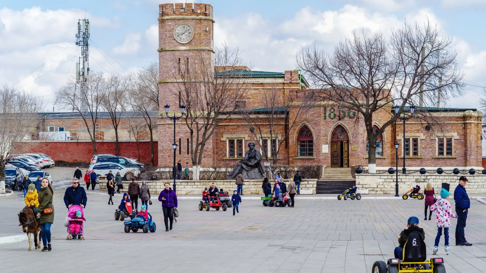 Здание бывшей гауптвахты, ныне музей истории Оренбурга. Фото: Vadim Orlov/Shutterstock/Fotodom