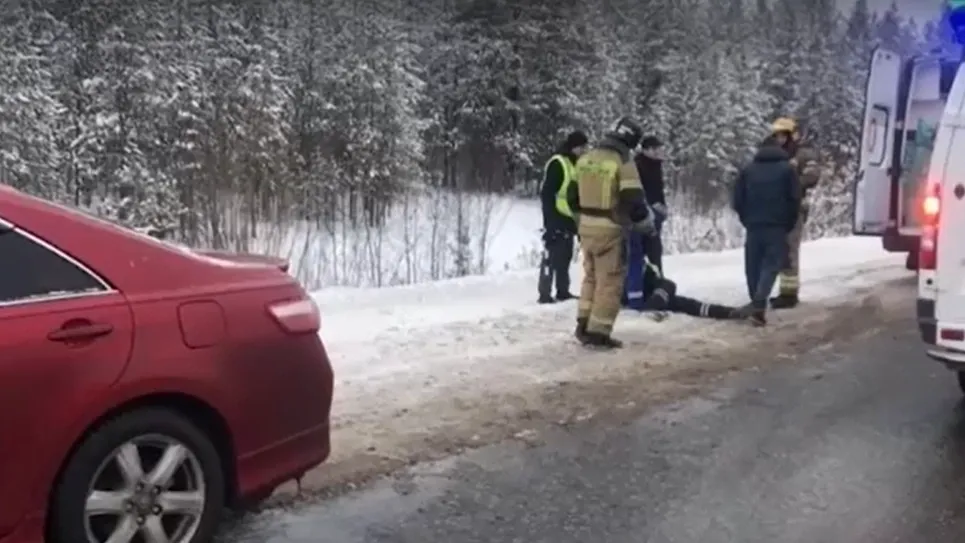 Сбитый сотрудник дпс. Сотрудник ДПС. Авария в Ноябрьске 26.01.2023 года.