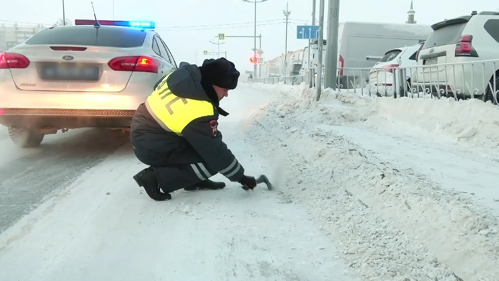 В Новом Уренгое горожане и официальные лица недовольны качеством уборки  дорог | Ямал-Медиа