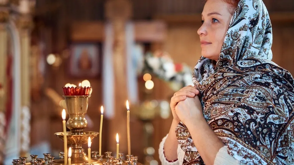 Одежда в храме должна быть скромной. Фото: Klavdiia Arziukova/Shutterstock/ФОТОДОМ