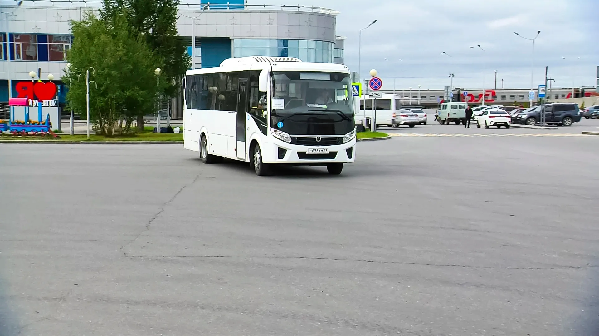 Успеть за восемь часов: первый автобус из Салехарда отвез пассажиров в Новый  Уренгой и вернулся обратно | Ямал-Медиа