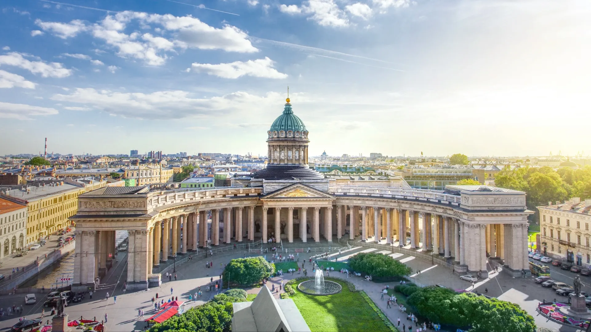 Кафедральный собор Казанской иконы Божией Матери в Санкт-Петербурге. Фото: Adisa/Shutterstock/Fotodom