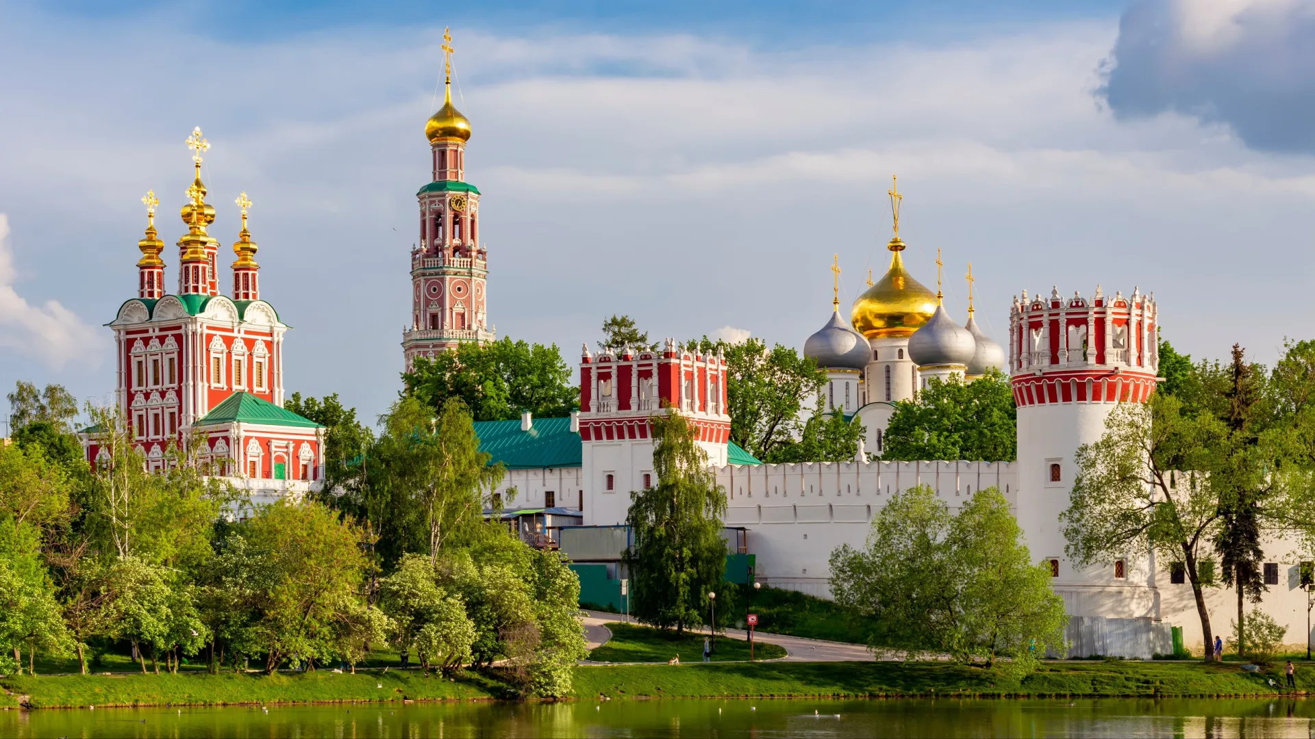 Новодевичий монастырь в Москве. Фото: Mistervlad/Shutterstock/Fotodom