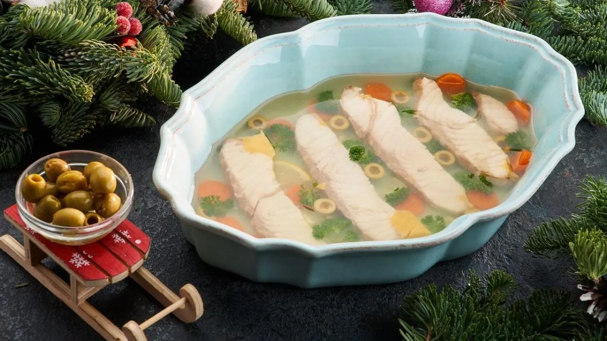 Новогоднее застолье из «Иронии судьбы»: что готовили в СССР в 70-х, кроме заливной рыбы