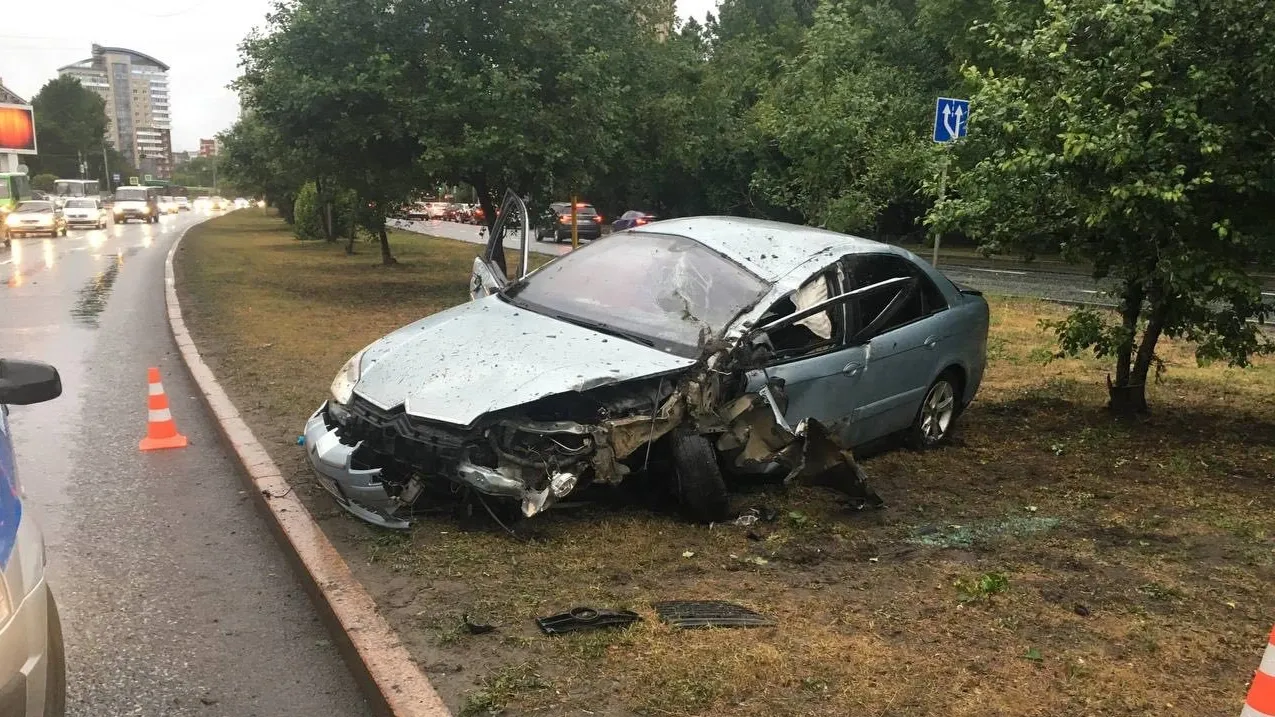 В Тюмени водитель, которому стало плохо за рулем, погиб в ДТП | Ямал-Медиа