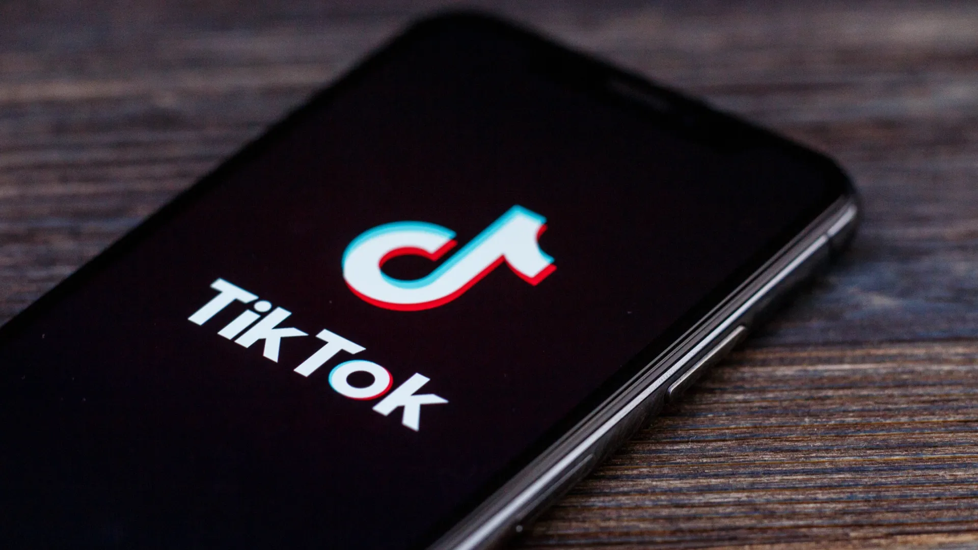 СМИ сообщают, что TikTok полностью заработал в России: так ли это | Ямал- Медиа