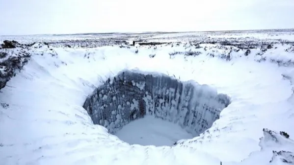 Ямальский кратер. Фото: предоставлено департаментом внутренней политики Ямало-Ненецкого автономного округа