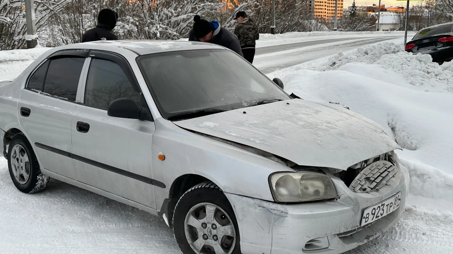 В Салехарде автоледи на Kia спровоцировала столкновение двух машин и уехала  с места ДТП | Ямал-Медиа