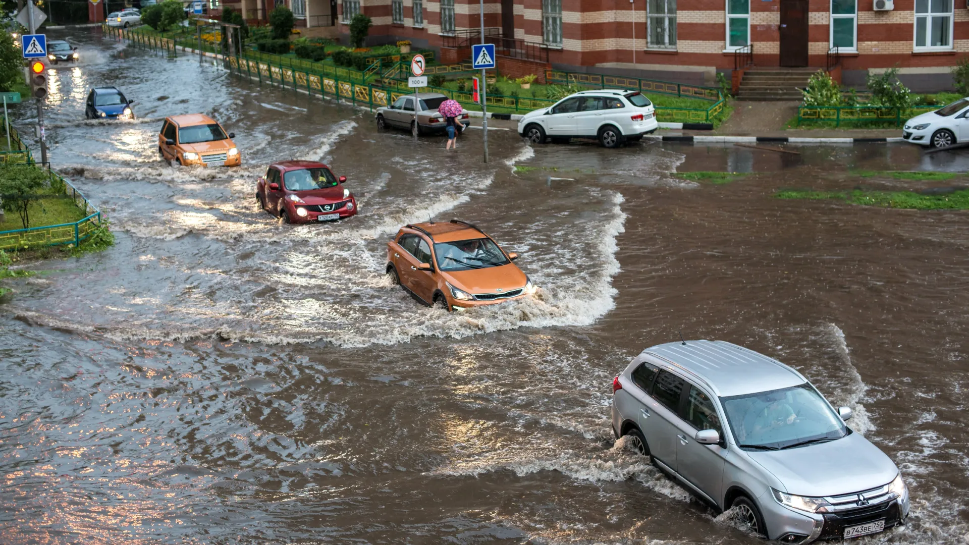 Весь июнь 2024-го Москву заливало дождями. Фото: Juliya Shangarey/Shutterstock/Fotodom