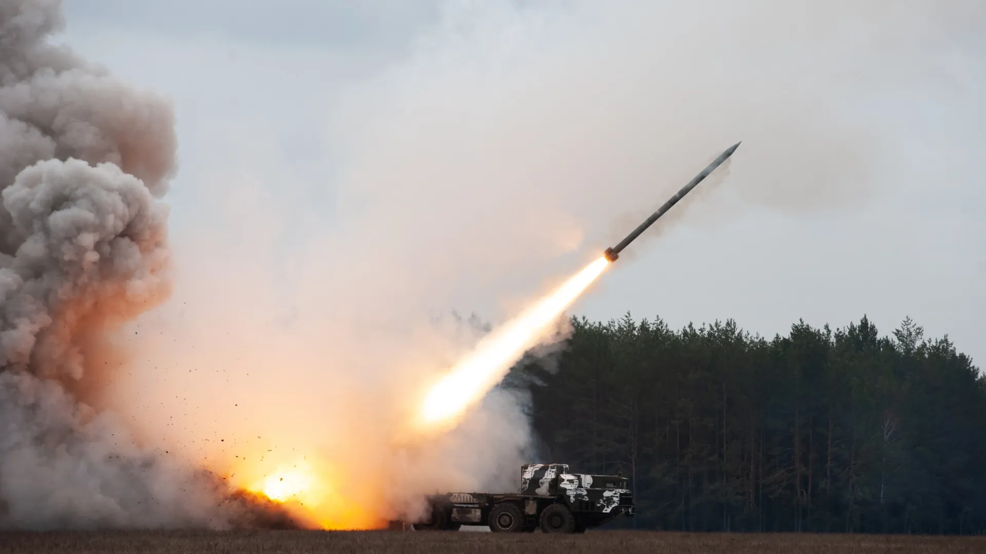 Ракета атакамс фото. РСЗО США HIMARS. Дальнобойные ракеты atacms. Дальность ракет HIMARS. 2а36 гиацинт-б.