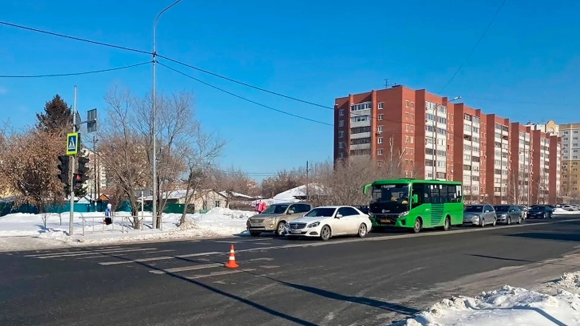 Тюмень 18 ноября. Сбили пешехода на Ватутина. Тюмень дороги.