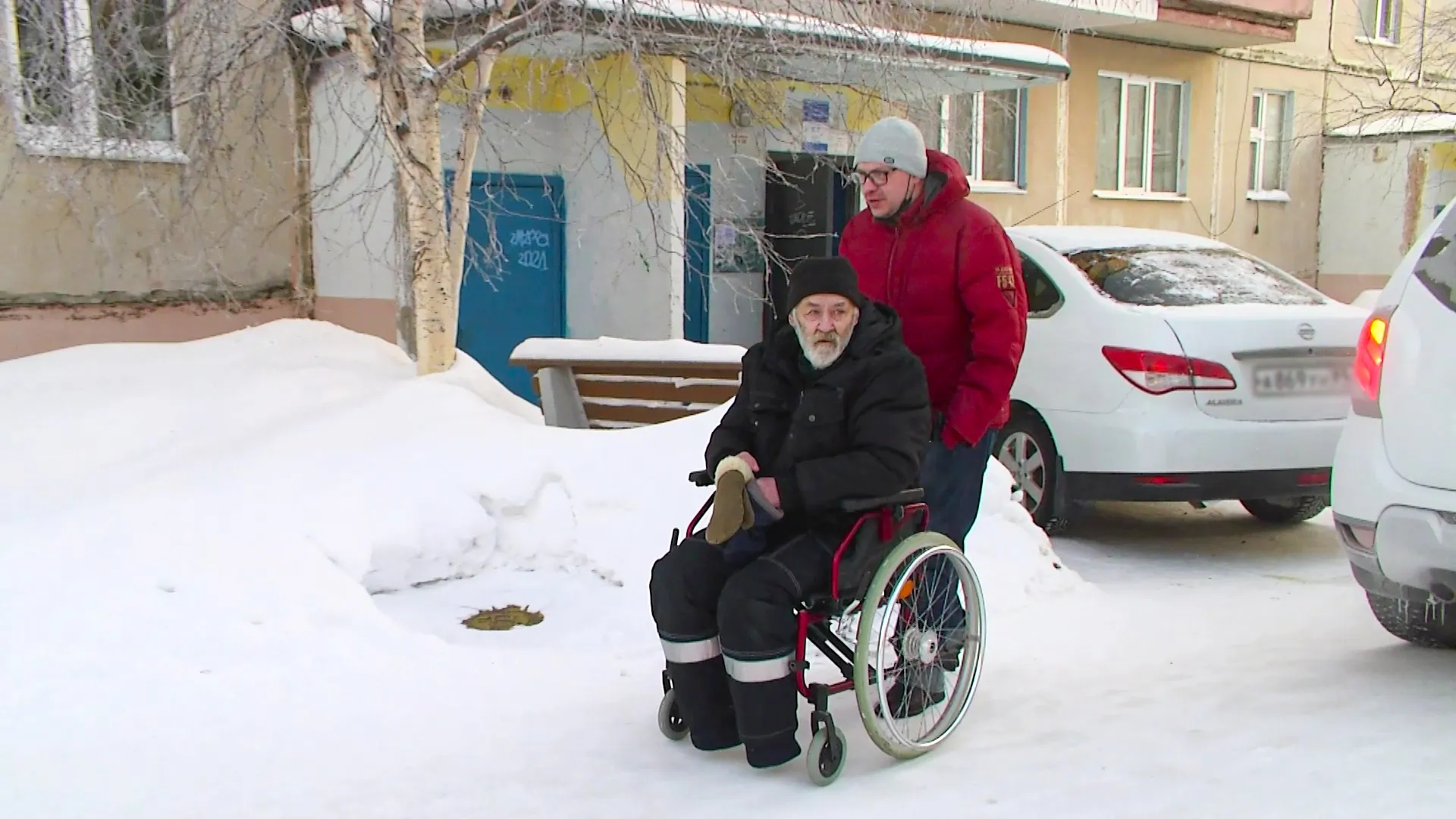 В Ноябрьске помогают спасенному с улицы инвалиду собраться в заграничную поездку