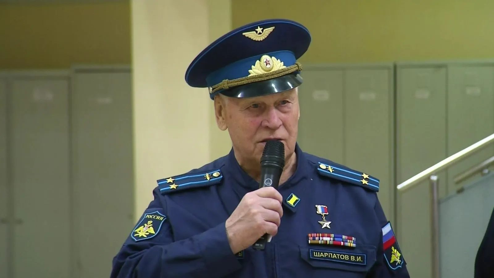 В Новом Уренгое кадетов-новобранцев поздравил Герой России