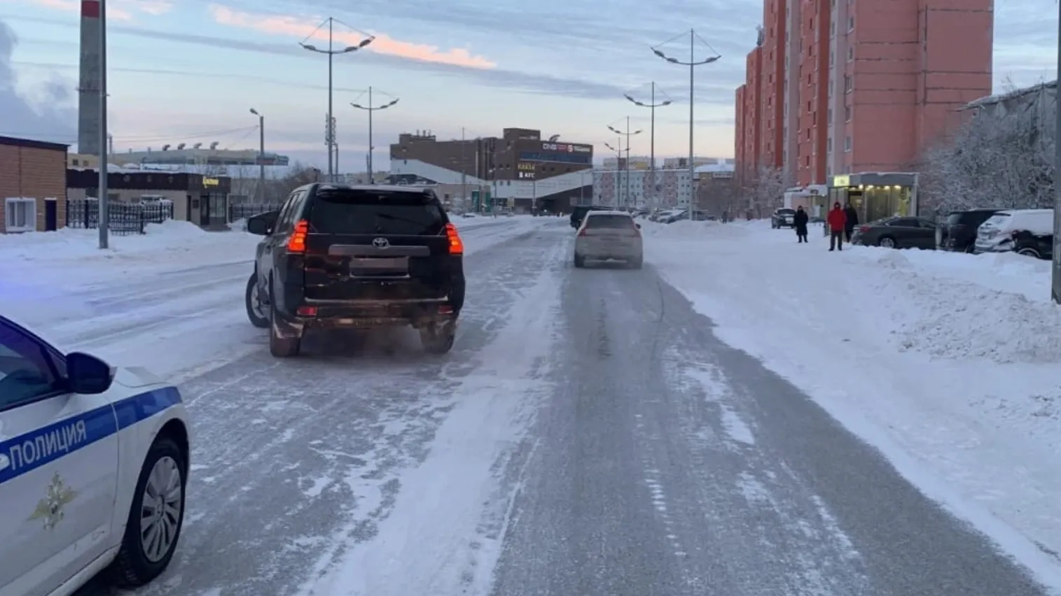 В Новом Уренгое ребенок попал под колеса иномарки | Ямал-Медиа