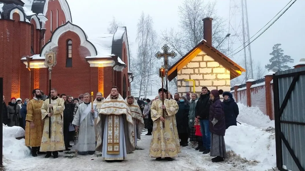 Клир и прихожане Почаевского храма в Салтыковке. Фото: почаевскийхрам.рф