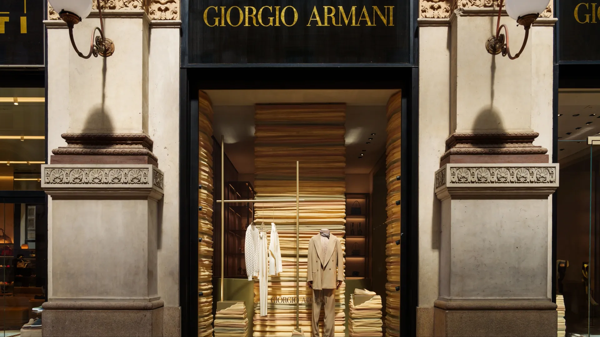 Бутик Giorgio Armani в миланской галерее Виктора Эммануила II. Фото: photo-lime/Shutterstock/Fotodom