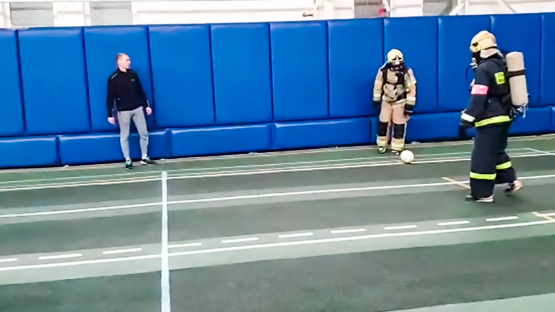 В Надыме прошел первый турнир по пожарному футболу