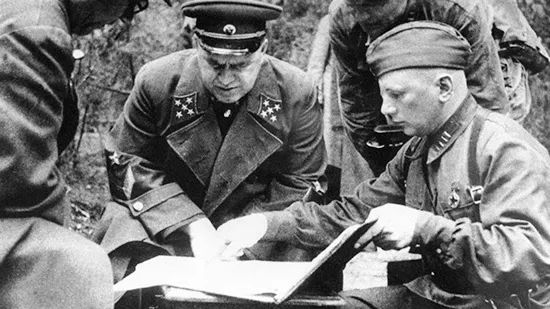 Источник фото: Генерал армии Георгий Жуков под Ельней, 1941 год / mil.ru