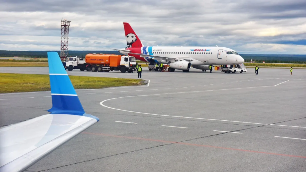 Новоуренгойский аэропорт может без ограничений принимать пассажирские самолеты типа Boeing 737 и транспортные самолеты типа Ан-124. Фото: Андрей Ткачев/«Ямал-Медиа»