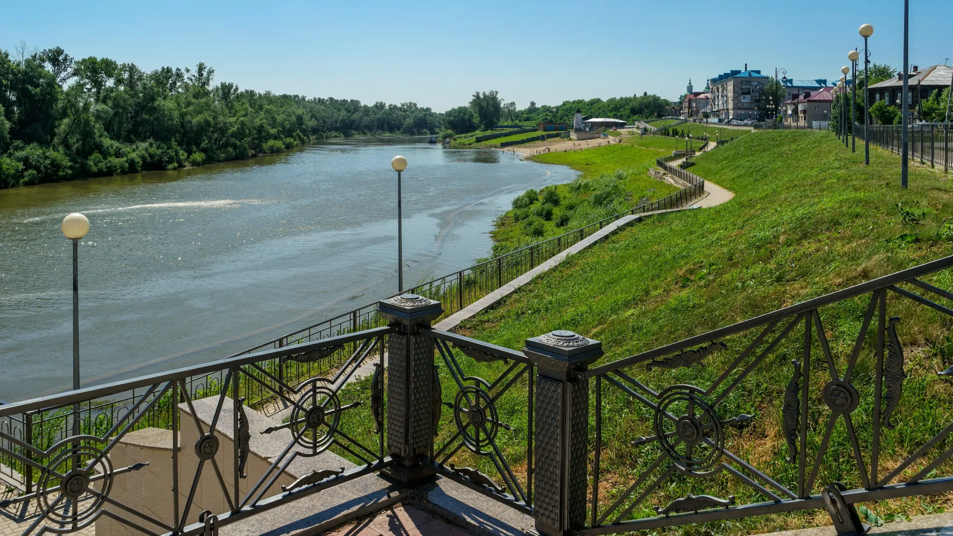 Набережная «смирной» реки Ишим. Фото: Stetiukha Kristina/Shutterstock/Fotodom