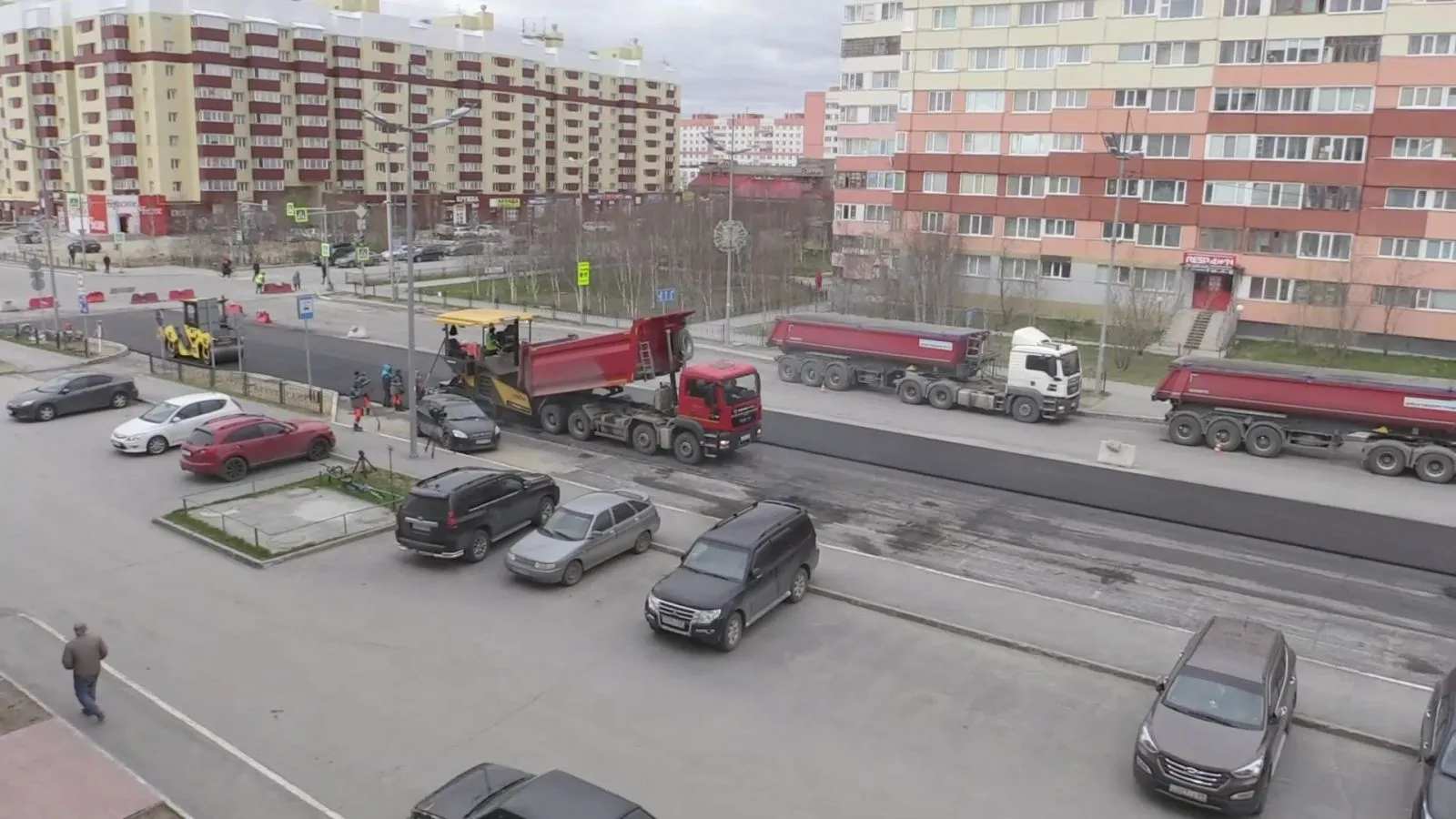 Новый пр. Ленинградский проспект 46 в новом Уренгое. Новый Уренгой обновление фасадов. Ленинградский проспект 13 г. новый Уренгой. ДТП на Ленинградском проспекте.