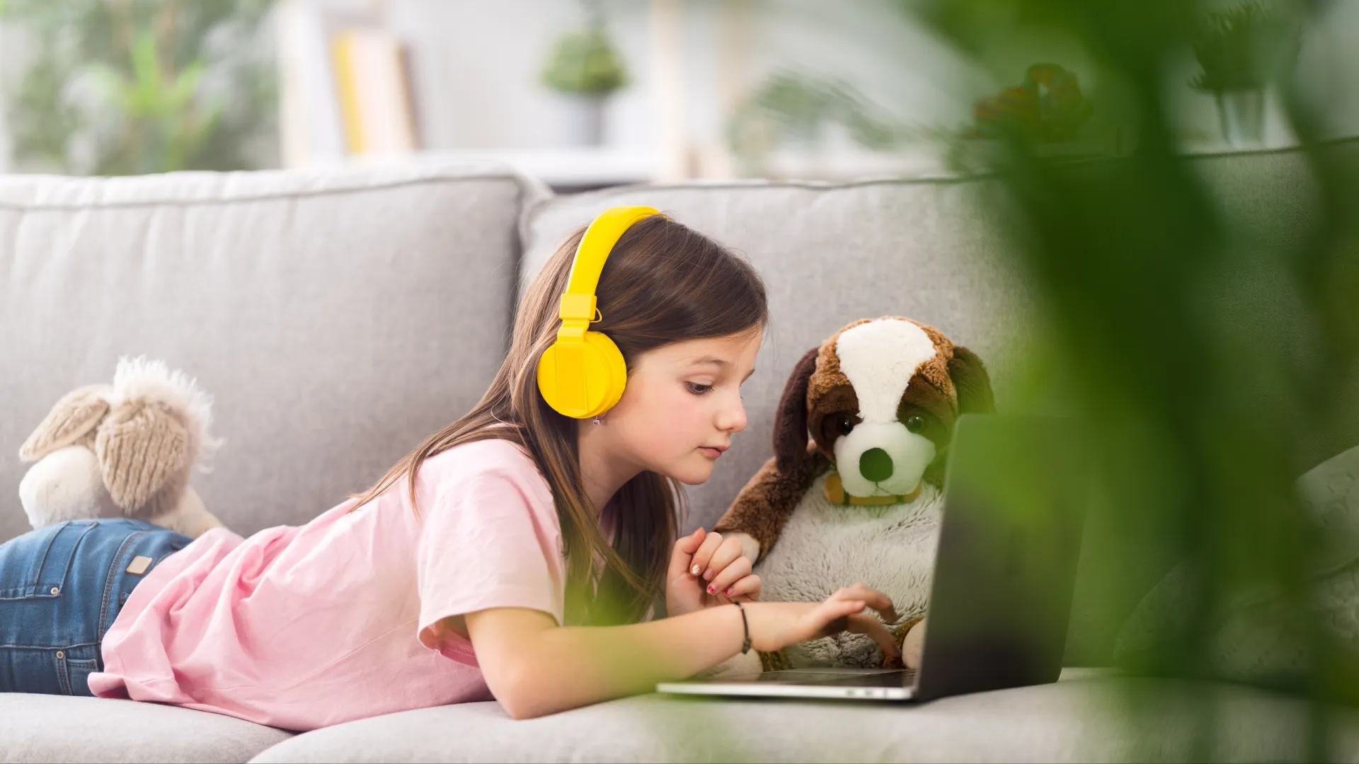 Функция родительского контроля надежно защищает детей от непристойного контента в интернете. Фото: Egoitz Bengoetxea/Shutterstock/Fotodom