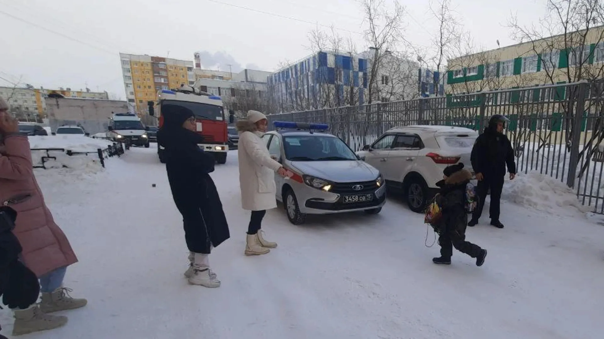 Все школы Нового Уренгоя проверяют после анонимного звонка с угрозами |  Ямал-Медиа