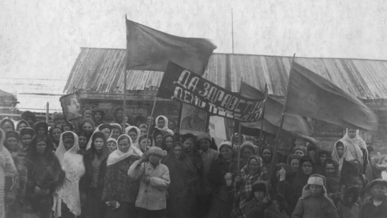 9 мая 1945 года в поселке Мужи. Источник фото: передвижной выставочный проект МВК имени И.С. Шемановского