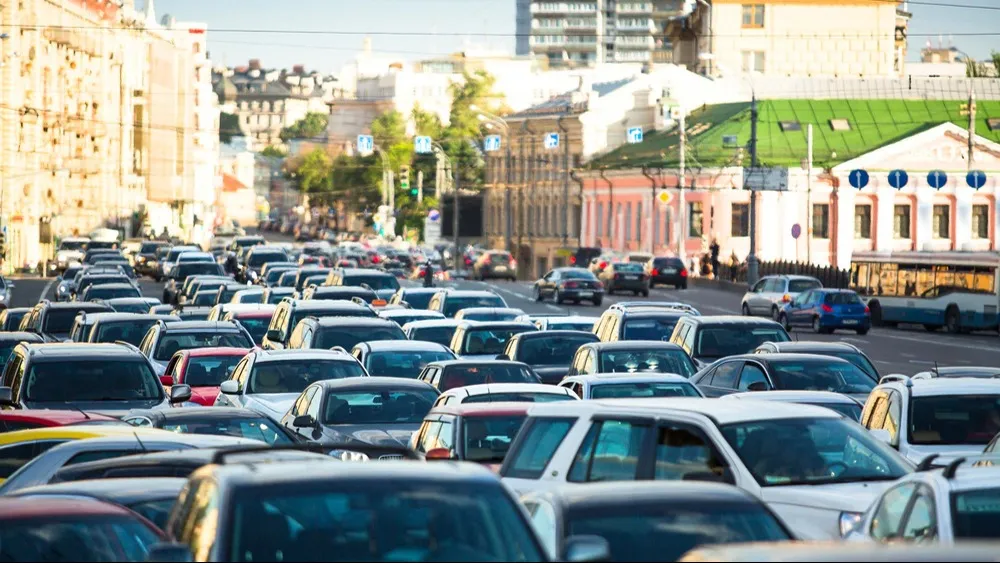 Трафик в центре Москвы. Фото: De Visu/Shutterstock/ФОТОДОМ