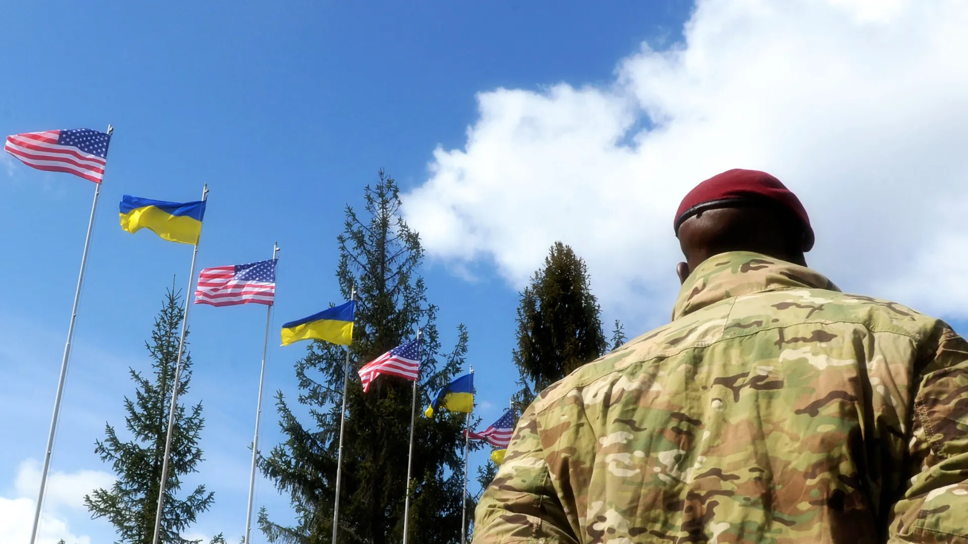 Сша на украинском. США Украина. Военная помощь НАТО Украине. Военная помощь США Украине. Украина Военная поддержка США.