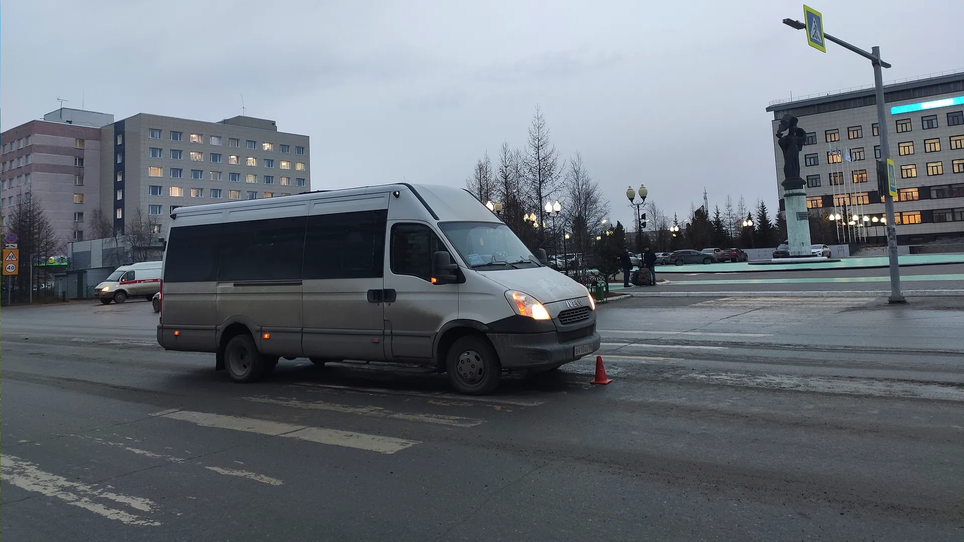 На пешеходном переходе в Новом Уренгое сбили женщину | Ямал-Медиа