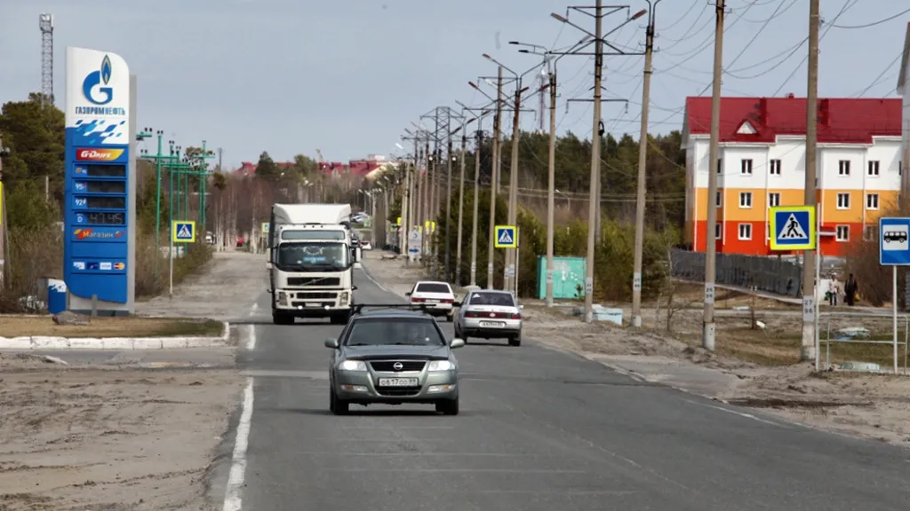 Дорожная ноябрьск. Муравленко трасса. Ноябрьск ул Ленина дорога. Ноябрьск рабочая улица. Ноябрьск трасса.