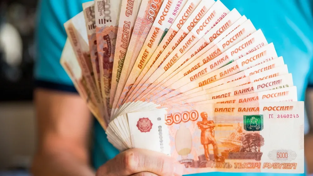 Мошенники обманули жительницу Нового Уренгоя на крупную сумму. Фото: Yulia YasPe / Shutterstock.com